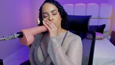 Vero  online show from November 2025 07:38:01 PM