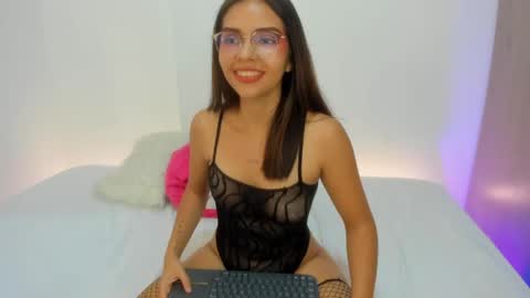 Snapshot of verohoneymoon chatting on May 2026 06:02:02 PM Veronica online show from May 2026 06:02:02 PM