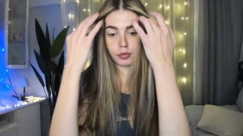 Lolitalolz online show from December 2024 05:25:01 PM