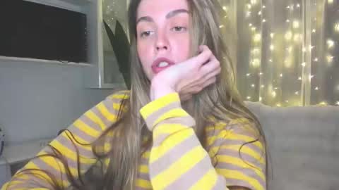 Snapshot of veronarolls chatting on March 2026 09:19:02 PM Lolitalolz online show from March 2026 09:19:02 PM