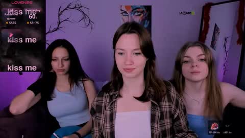 Ronni online show from November 2025 08:19:01 PM