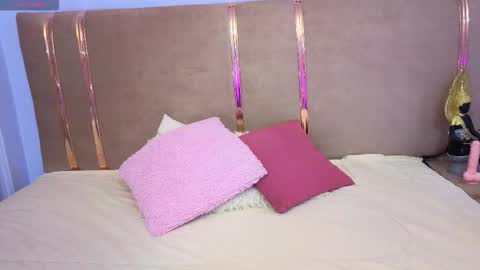 Snapshot of veronica_mae chatting on September 2025 04:13:02 AM VERONICA online show from September 2025 04:13:02 AM