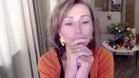 Snapshot of veronicagilbert chatting on December 2024 07:45:02 AM Helen online show from December 2024 07:45:02 AM
