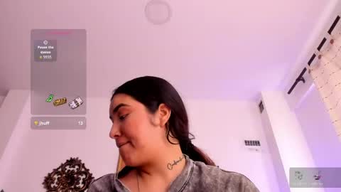 Snapshot of veronicagilss chatting on April 2026 09:01:02 PM Veronica Gills online show from April 2026 09:01:02 PM