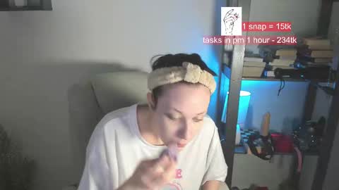 Snapshot of vi_vikkk chatting on February 2025 09:55:02 AM VIKA online show from February 2025 09:55:02 AM