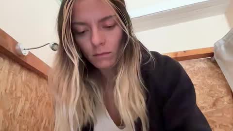 Snapshot of viajemos chatting on June 2026 08:42:01 PM papichulo y mamichula online show from June 2026 08:42:01 PM