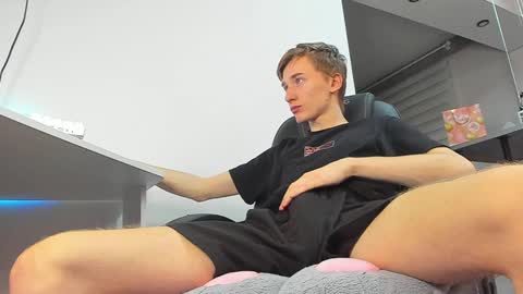 Snapshot of vibemygirl chatting on February 2025 01:27:02 PM vibemygirl online show from February 2025 01:27:02 PM