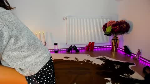 Snapshot of viciousqueen chatting on November 2025 07:52:02 AM ViciousQueenu can call me Laura online show from November 2025 07:52:02 AM