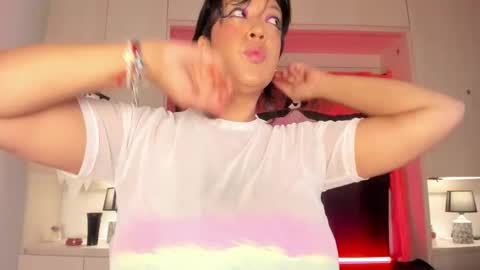 V I C K Y online show from October 2025 12:33:01 PM