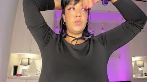 V I C K Y online show from November 2025 11:57:02 AM