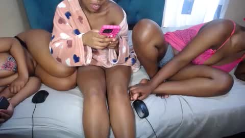 vickyblissx online show from October 2025 05:15:01 AM