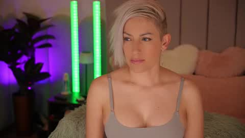 vickysecret96 online show from March 2026 06:02:01 PM