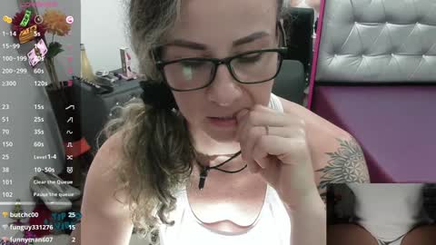 Snapshot of vickysexyx chatting on December 2024 11:07:01 PM Valentina online show from December 2024 11:07:01 PM
