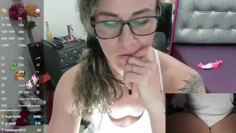 Snapshot of vickysexyx chatting on December 2024 10:55:02 PM Valentina online show from December 2024 10:55:02 PM
