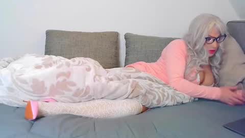 Snapshot of vickyvickge chatting on February 2025 01:21:02 PM Vicky online show from February 2025 01:21:02 PM