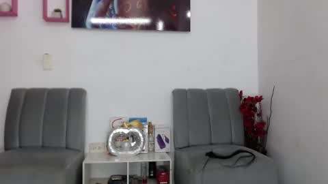 vickyxdany online show from February 2025 05:39:02 PM