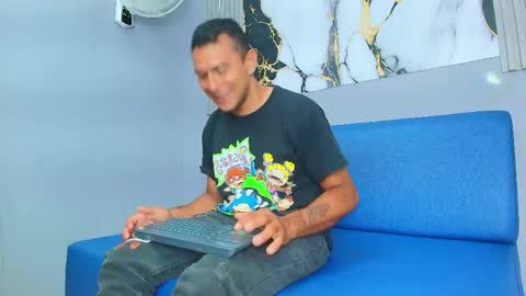 Snapshot of victor_guns chatting on May 2026 09:43:01 PM Victor online show from May 2026 09:43:01 PM