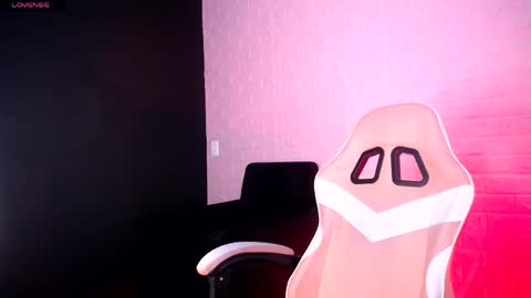 victoria_1126 online show from April 2026 07:55:02 PM