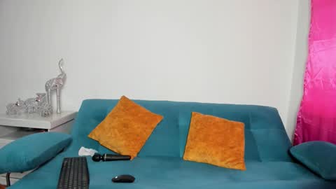 Victoria  online show from December 2025 05:51:01 PM