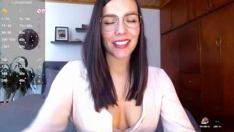 VICTORIA MARTELO online show from October 2025 04:39:02 PM
