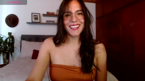 Snapshot of victoria_martelo chatting on July 2026 05:08:02 PM VICTORIA MARTELO online show from July 2026 05:08:02 PM