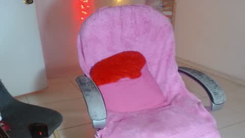 Snapshot of victoria_miler chatting on December 2024 11:31:01 PM VICKY online show from December 2024 11:31:01 PM