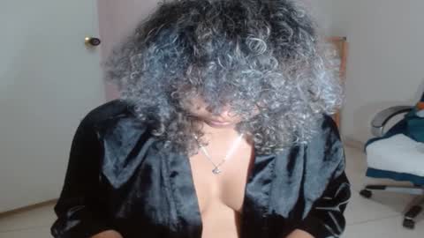 Snapshot of victoria_miler chatting on January 2025 11:24:01 PM VICKY online show from January 2025 11:24:01 PM