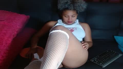 Snapshot of victoria_miler chatting on February 2025 11:40:02 AM VICKY online show from February 2025 11:40:02 AM