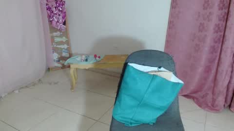 Snapshot of victoria_miler chatting on March 2025 04:33:02 PM VICKY online show from March 2025 04:33:02 PM