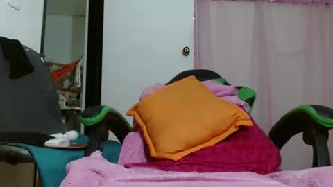 Snapshot of victoria_miler chatting on September 2025 10:55:02 PM VICKY online show from September 2025 10:55:02 PM