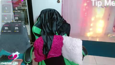 Snapshot of victoria_miler chatting on October 2025 01:58:02 AM VICKY online show from October 2025 01:58:02 AM