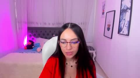 Snapshot of victoria_piercee chatting on January 2026 02:30:02 PM victoria_piercee online show from January 2026 02:30:02 PM