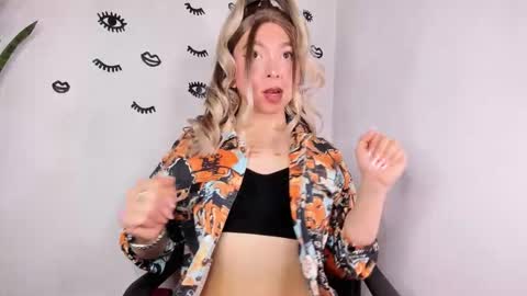 Snapshot of victoria_qq chatting on November 2025 09:58:01 PM D A N I online show from November 2025 09:58:01 PM