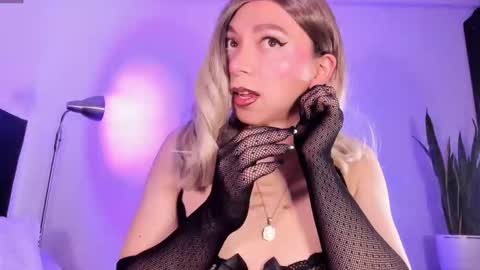 Snapshot of victoria_qq chatting on November 2025 01:05:01 AM D A N I online show from November 2025 01:05:01 AM