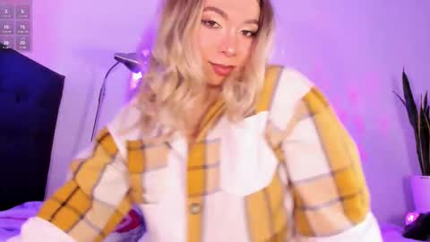 Snapshot of victoria_qq chatting on November 2025 04:37:01 AM D A N I online show from November 2025 04:37:01 AM