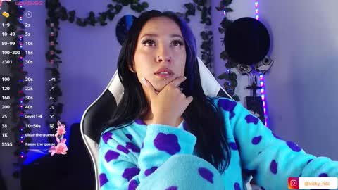 Victoria  online show from November 2025 04:56:02 AM