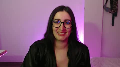 Victoria online show from November 2025 09:05:02 PM