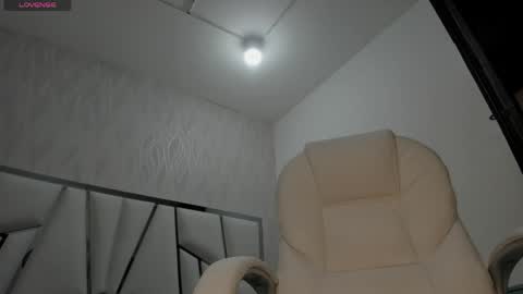 Snapshot of victoriaa_millers chatting on May 2026 06:58:01 PM Victoria Sofia online show from May 2026 06:58:01 PM