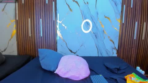 Victoria  online show from October 2025 08:53:02 PM