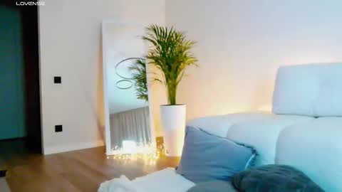 Miss V online show from December 2025 05:13:01 AM