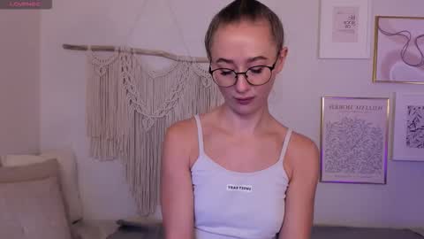 Victoria online show from October 2025 05:52:01 AM