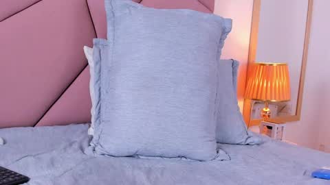 Snapshot of victoriaross1 chatting on January 2025 11:10:02 PM VictoriaRoss online show from January 2025 11:10:02 PM