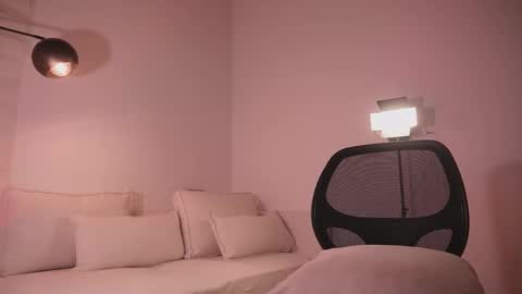 Victoria online show from September 2025 01:21:02 AM