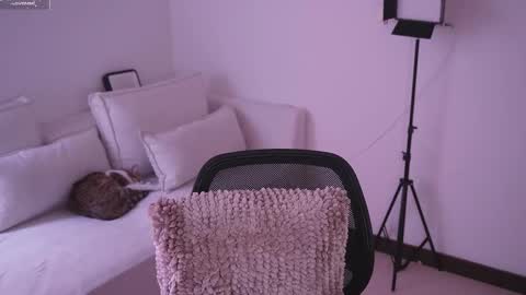 Victoria online show from September 2025 04:45:01 PM