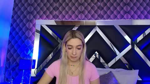 victtoria lee online show from November 2025 07:25:02 PM