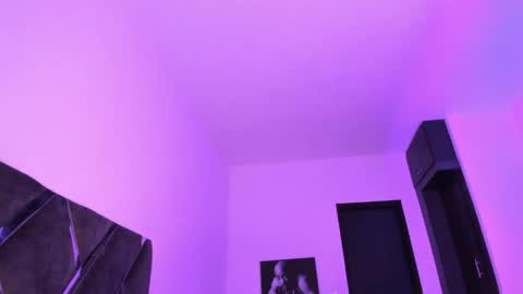 Snapshot of victtoriamoon_1 chatting on May 2026 09:33:02 PM Moon online show from May 2026 09:33:02 PM