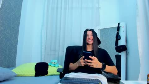 Snapshot of viictoriiasaenz chatting on April 2026 03:20:02 AM viictoriiasaenz online show from April 2026 03:20:02 AM