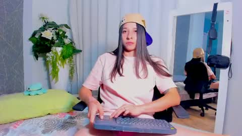 Snapshot of viictoriiasaenz chatting on April 2026 04:59:02 AM viictoriiasaenz online show from April 2026 04:59:02 AM