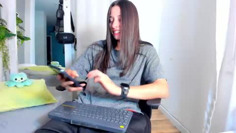 Snapshot of viictoriiasaenz chatting on April 2026 05:12:02 AM viictoriiasaenz online show from April 2026 05:12:02 AM