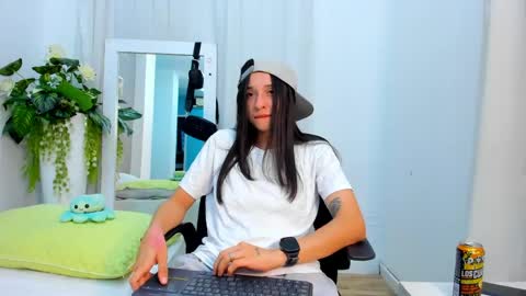 Snapshot of viictoriiasaenz chatting on April 2026 05:33:01 AM viictoriiasaenz online show from April 2026 05:33:01 AM